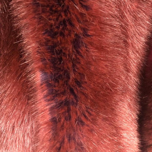 Faux fur coat - Picture 5 of 9
